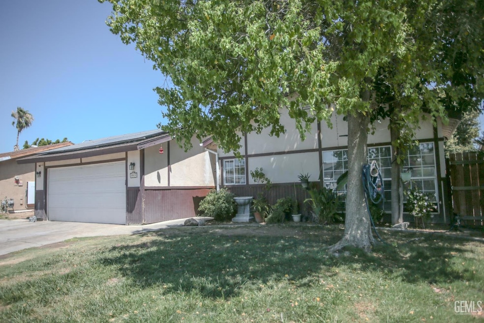 3913 Foxwood St, Bakersfield, CA 93306 - photo 1