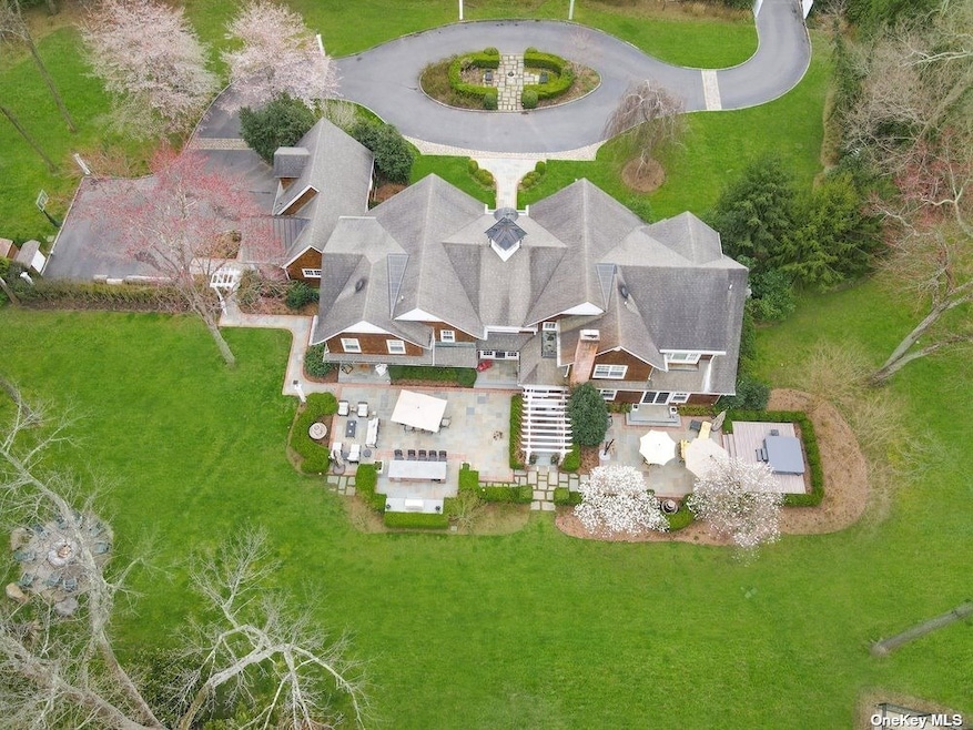 9 Stonegate Ln, Glen Head, NY 11545 - photo 1