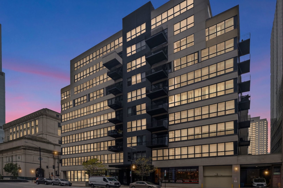 Metropolitan Place unit 212, Chicago, IL 60606 - photo 1