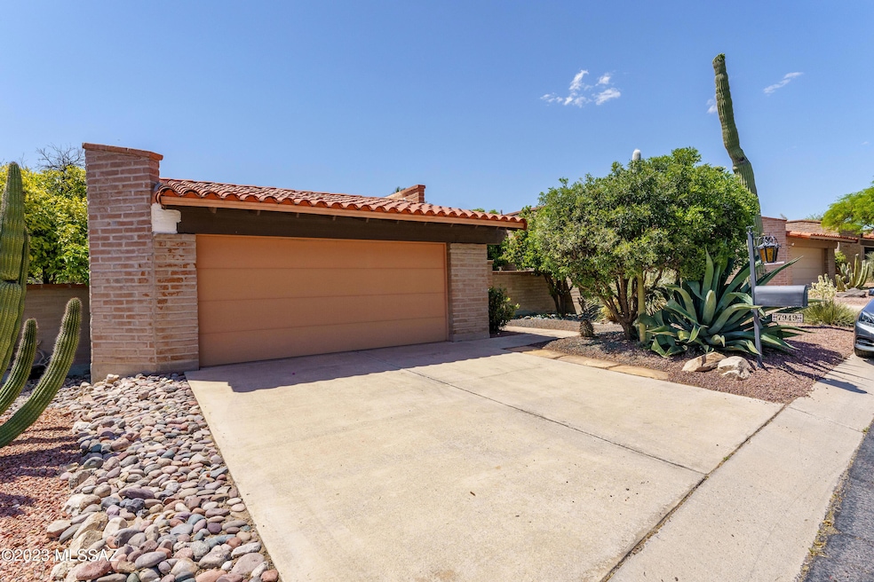 7949 N Sendero Uno