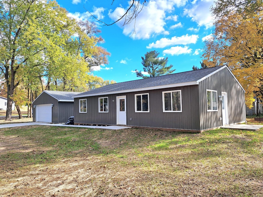 701 Lakeview Rd, Paw Paw