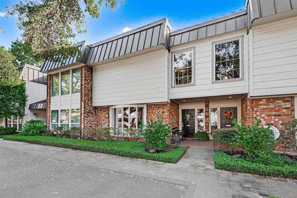 8932 Chatsworth Dr unit 8932, Houston, TX 77024 - photo 1