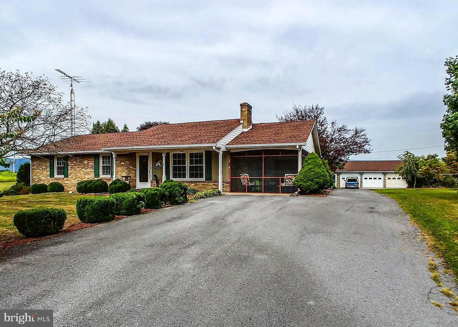 135 Carlton Cir, Saint Thomas, PA 17252 - photo 1