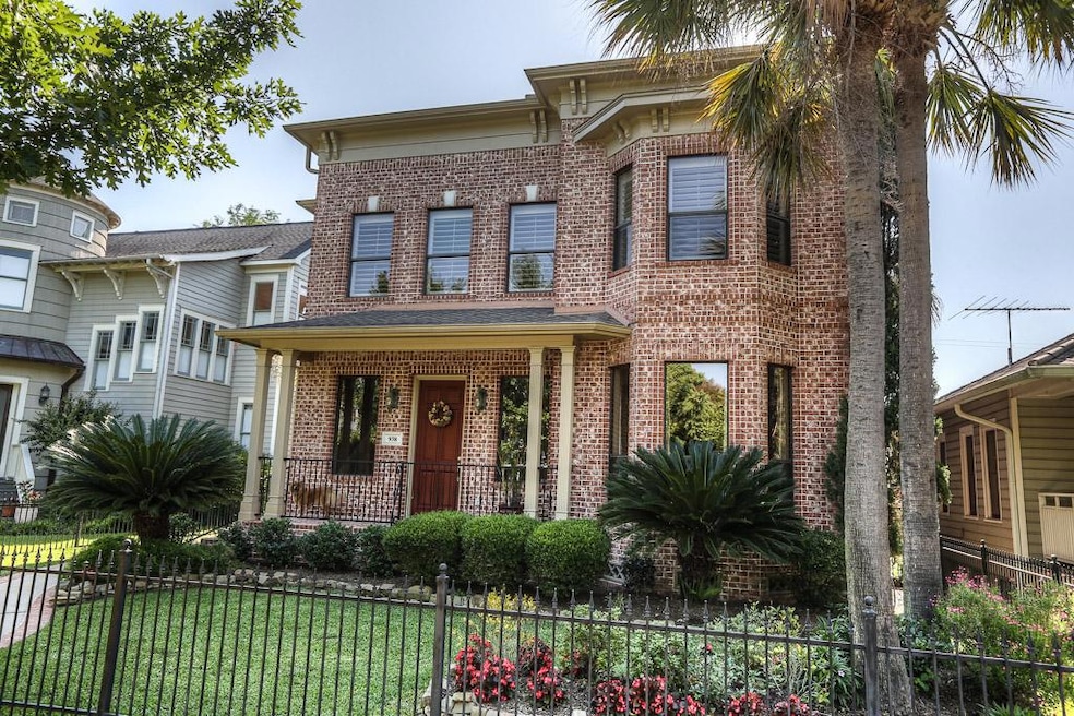 938 Columbia St, Houston, TX 77008 - photo 1