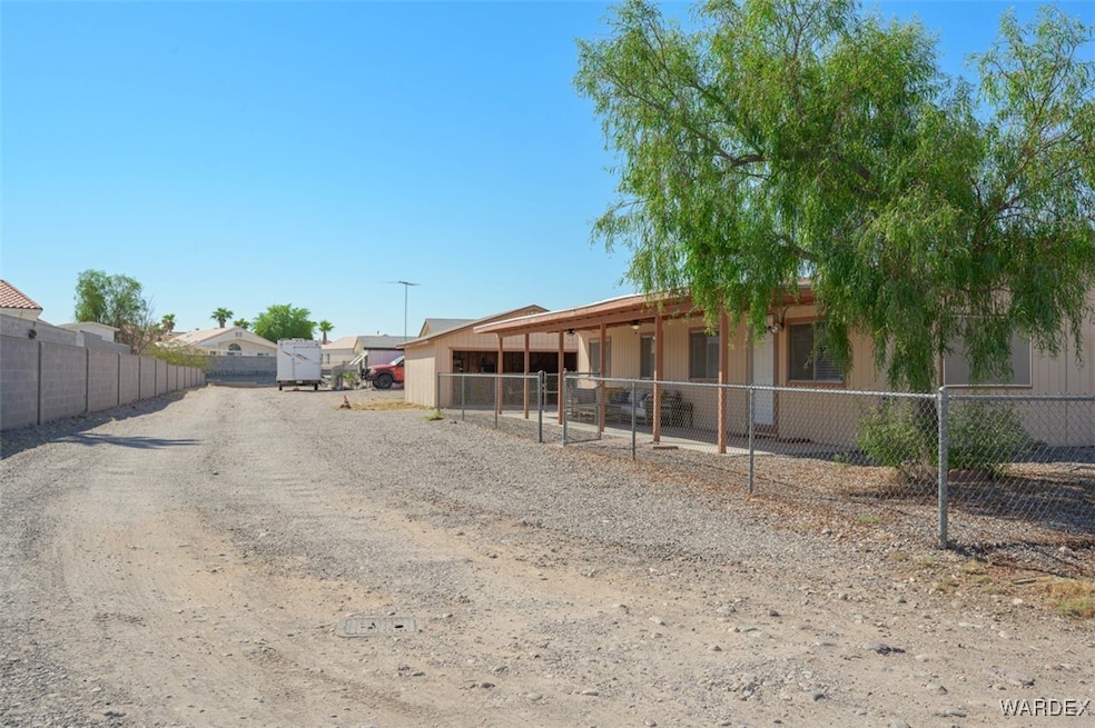 Welcome to 2316 E Riverview Circle.