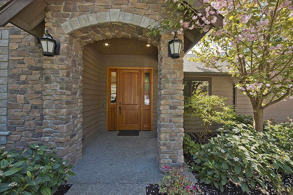 9001 SE 47th St, Mercer Island, WA 98040 - photo 1