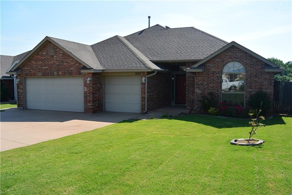 620 Loyd Ln, Moore, OK 73160 - photo 1