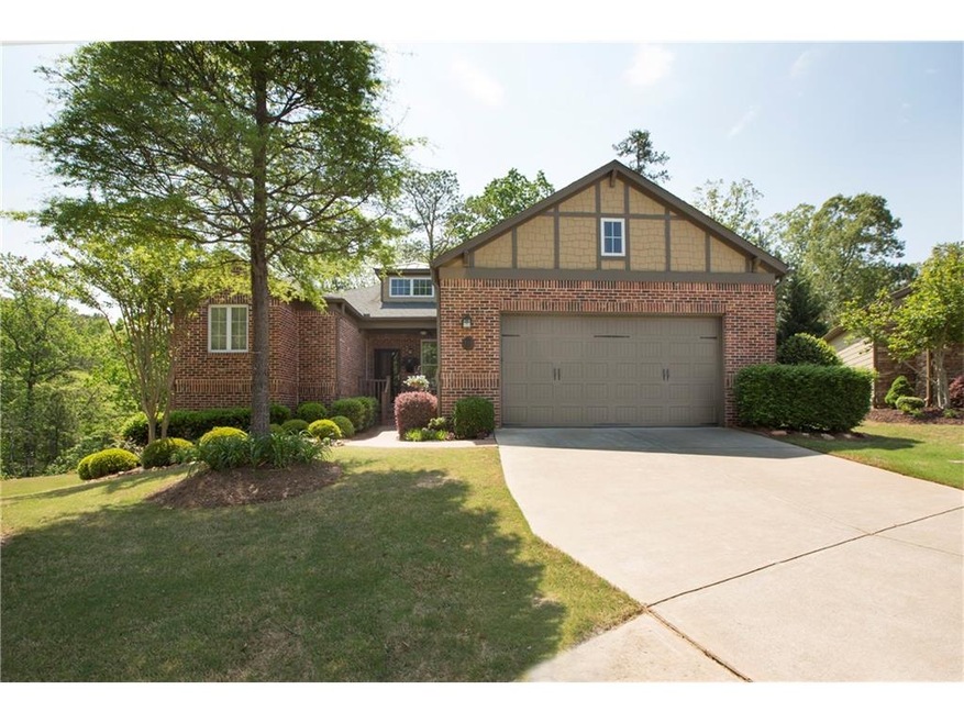 Beautiful 3 bedroom/3bath craftsman home on an ama