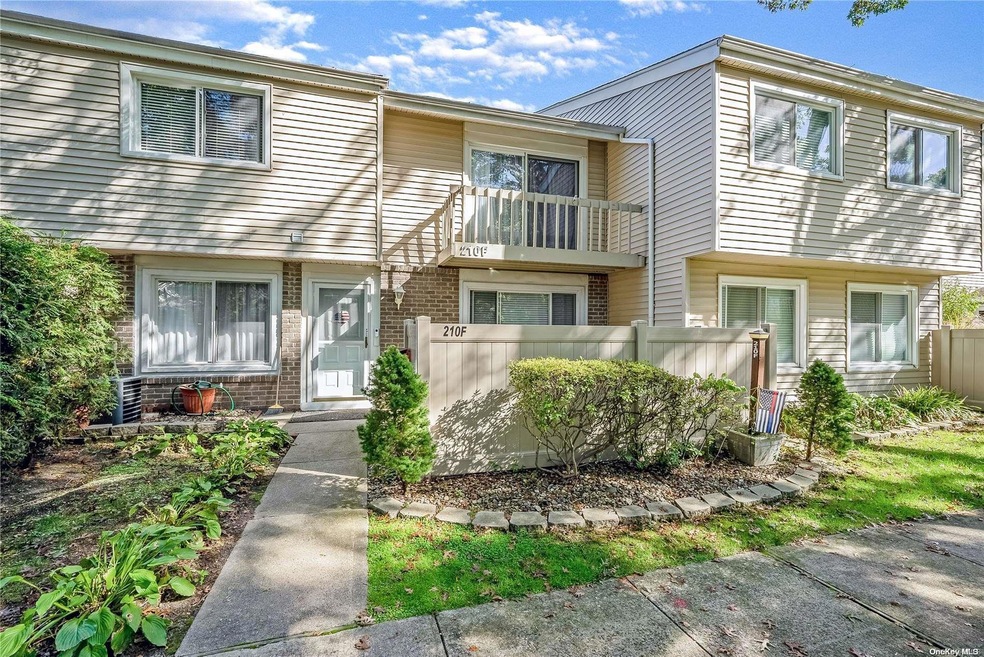 210 Springmeadow Dr unit F, Holbrook, NY 11741 - photo 1