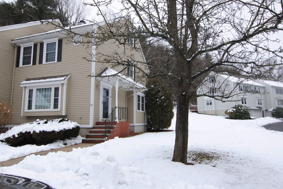 58 Stillwater Dr unit U123, Nashua, NH 03062 - photo 1