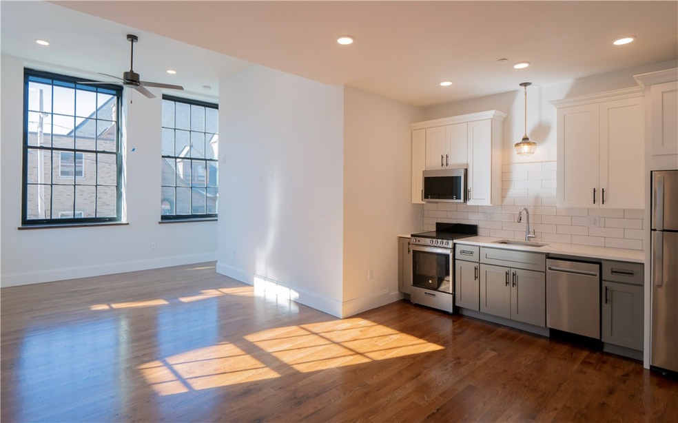 15 Cranston Ave unit 1, Newport, RI 02840 - photo 1