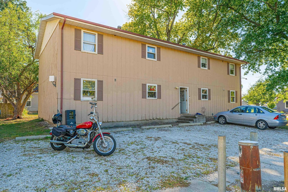 102 E 8th St, Delavan, IL 61734 - photo 1