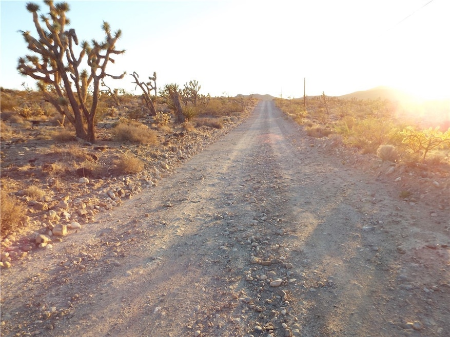 View of dirt / gravel road