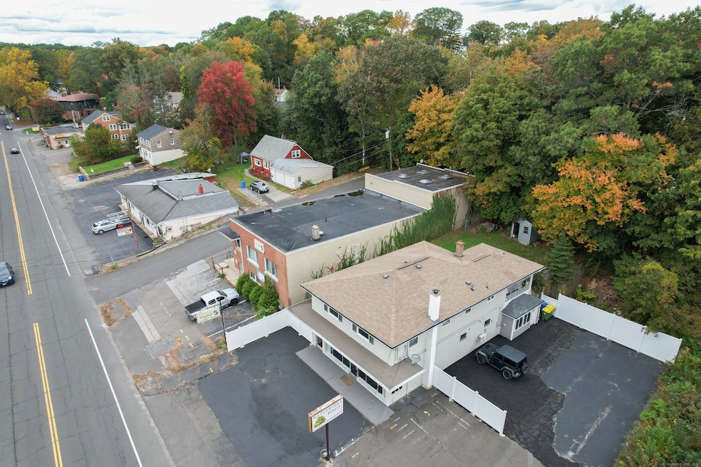 911 Meriden Rd, Waterbury, CT 06705 - photo 1