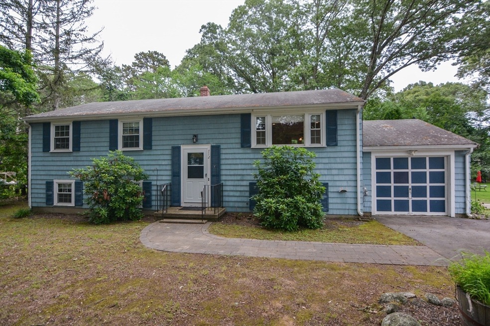 712 Norfolk St, Holliston, MA 01746 - photo 1