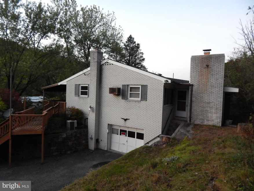 84 Harrison Ave, Berkeley Springs, WV 25411 - photo 1