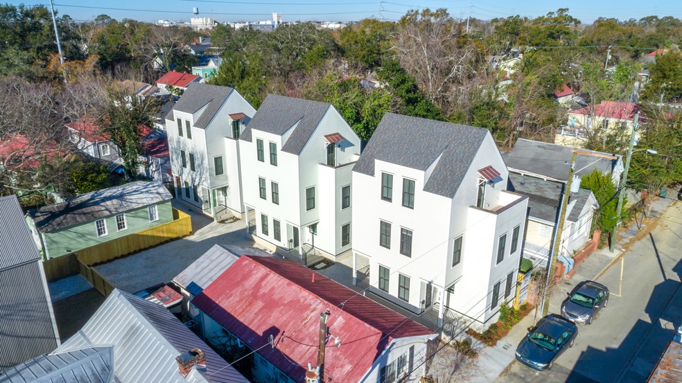 MarandaHolmesStreet-2