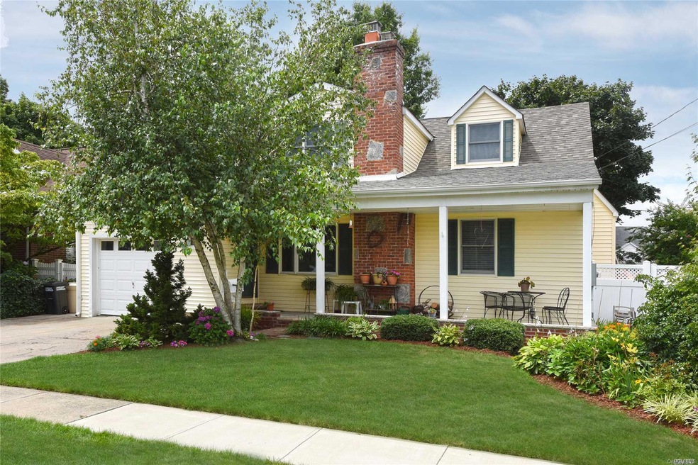 160 Gilmore Blvd, Floral Park, NY 11001 - photo 1