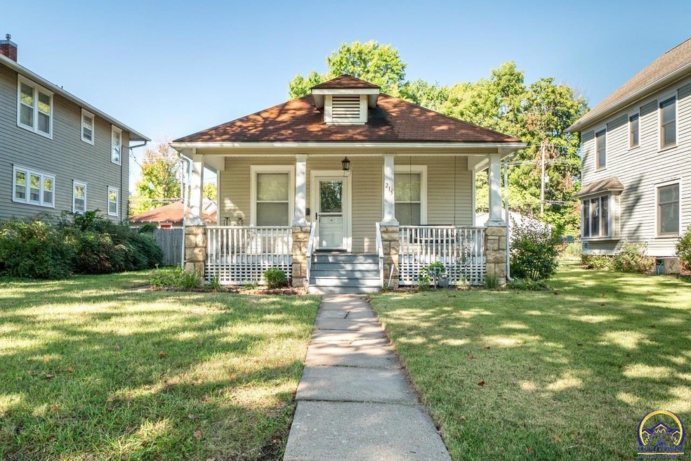 215 SW Broadmoor Ave, Topeka, KS 66606 - photo 1