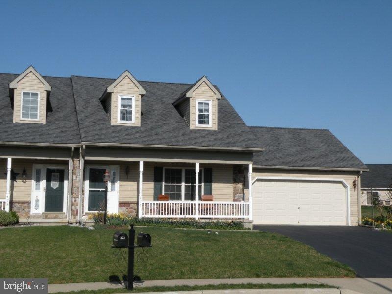 475 Daisy Dr, New Holland, PA 17557 - photo 1