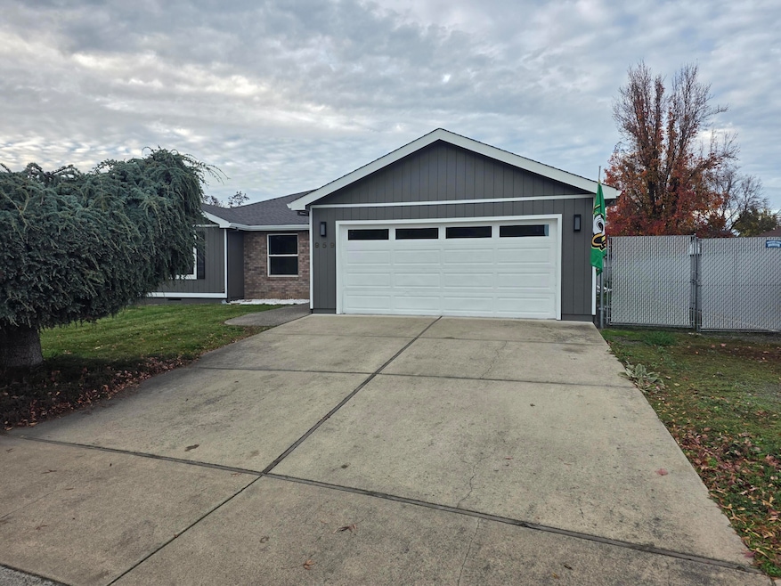 959 Westrop Dr, Central Point, OR 97502 - photo 1