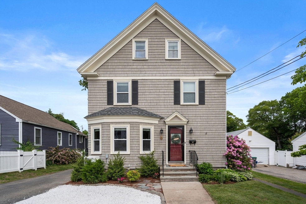 Sold $900,000 • Co-Listing Agent