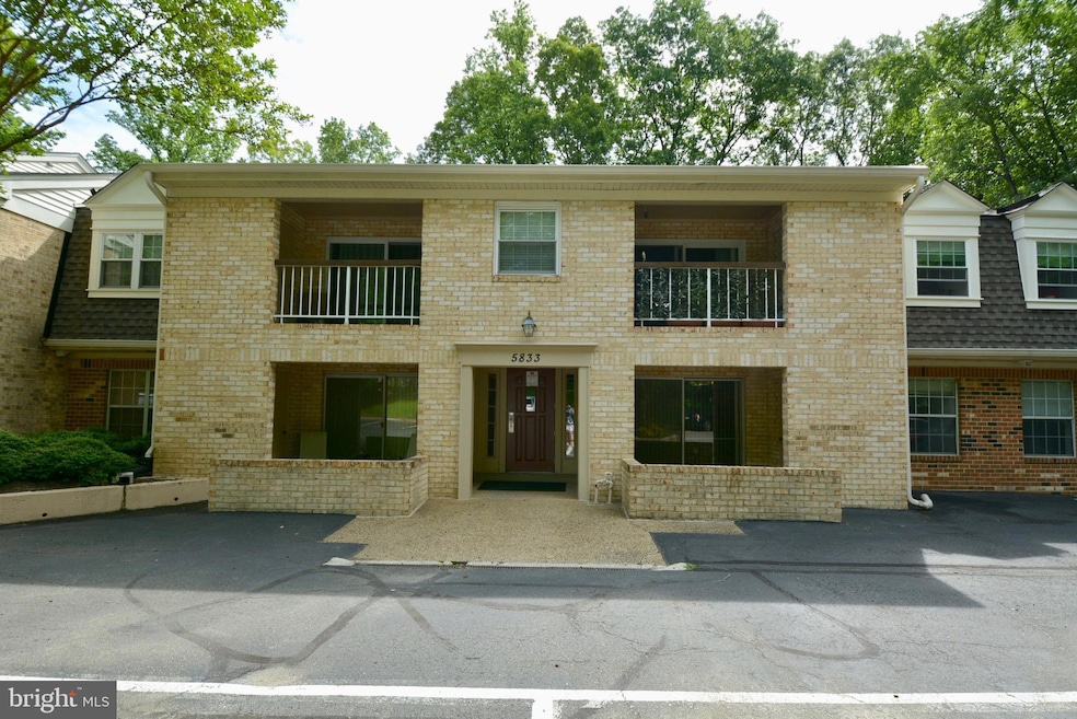 5833 Cove Landing Rd unit 303, Burke, VA 22015 - photo 1