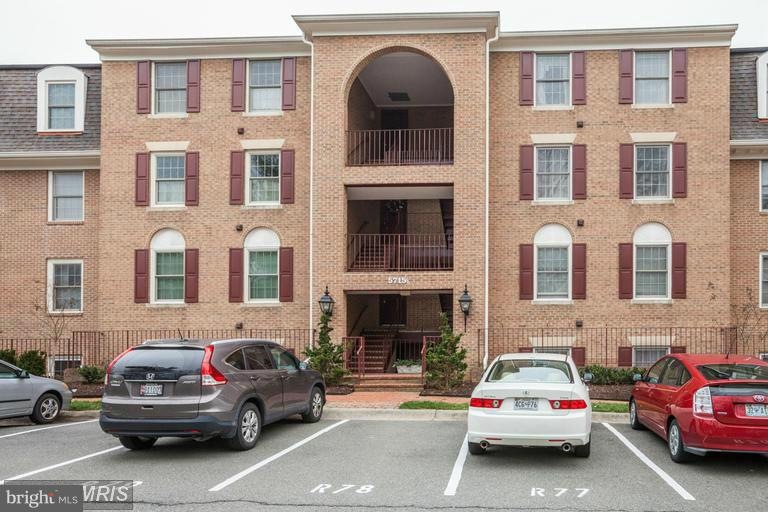 5715 Brewer House Cir unit 201, Rockville, MD 20852 - photo 1