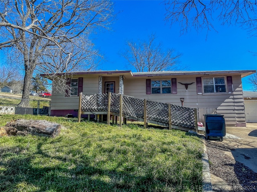 512 N 13th St, Henryetta, OK 74437 - photo 1
