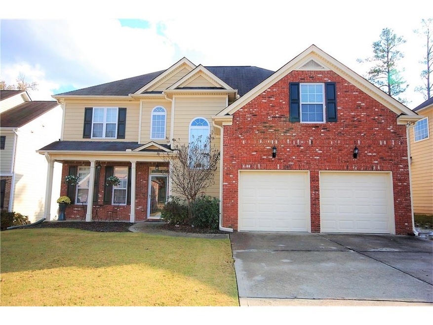 Large home in a resort style neighborhood. Conveni