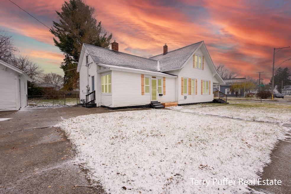 643 Evanston Ave, Muskegon, MI 49442 - photo 1