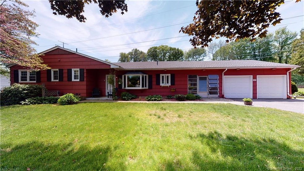 Welcome home to 11 Hampton Lane!