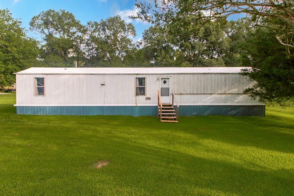 1037 Madison St, McComb, MS 39648 - photo 1