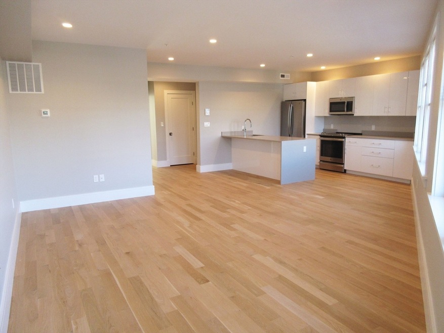 723 Centre St unit 1, Boston, MA 02130 - photo 1