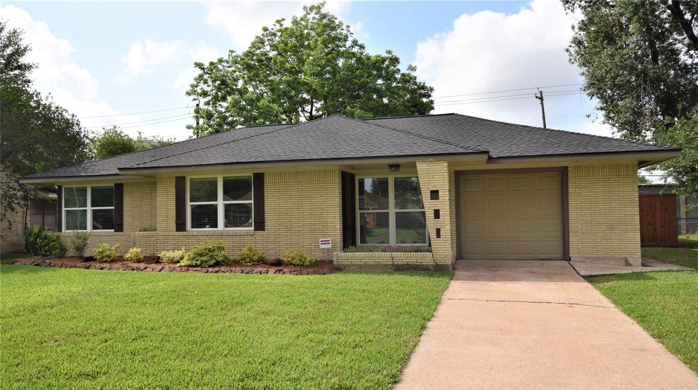 1415 Ansbury Dr, Houston, TX 77018 - photo 1