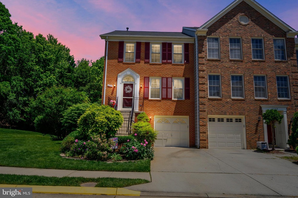 12770 Dogwood Hills Ln, Fairfax, VA 22033 - photo 1