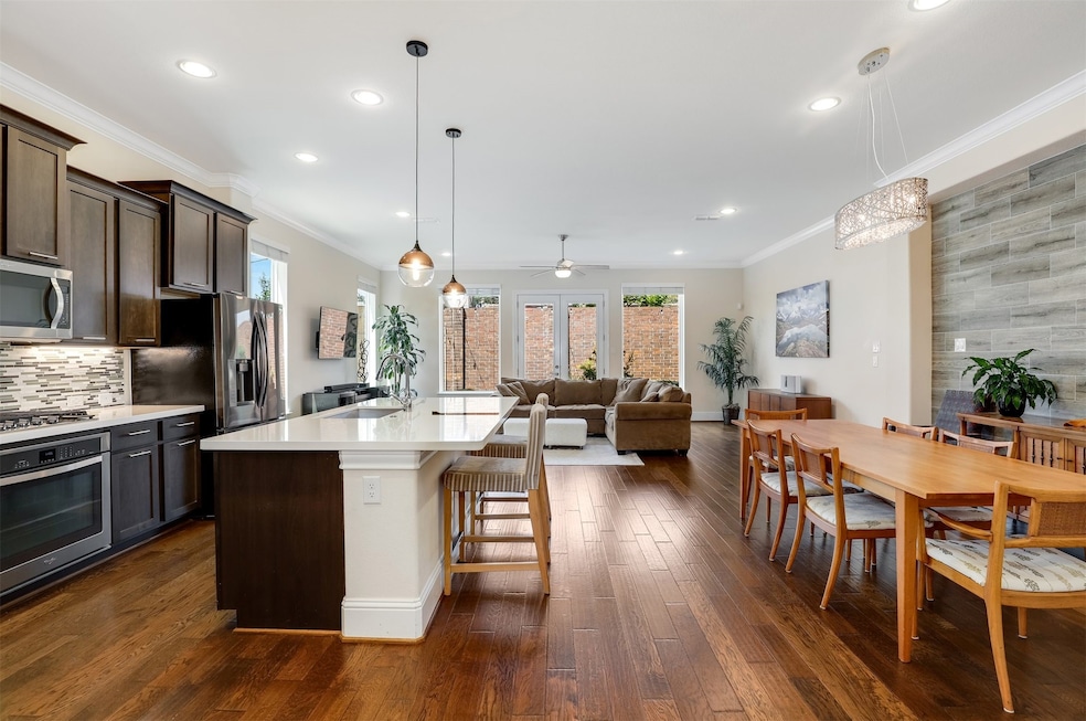 1707 Red Oak Point Dr, Houston, TX 77055 - photo 1