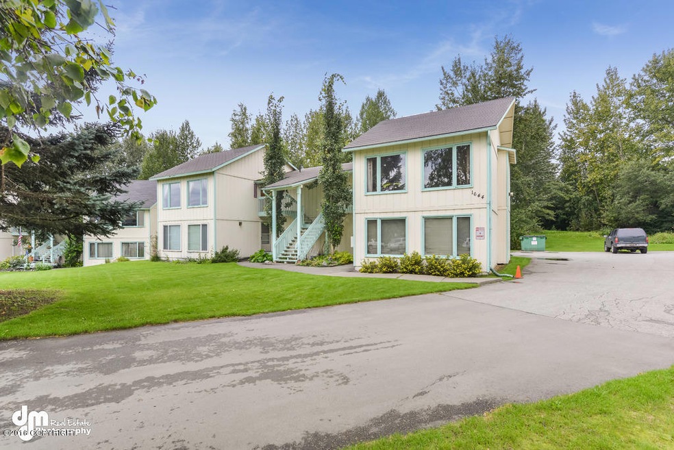 Extra Parking and Mountain Views!