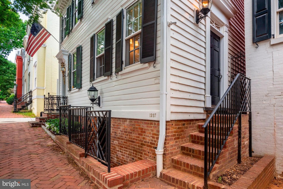 1237 31st St NW, Washington, DC 20007 - photo 1