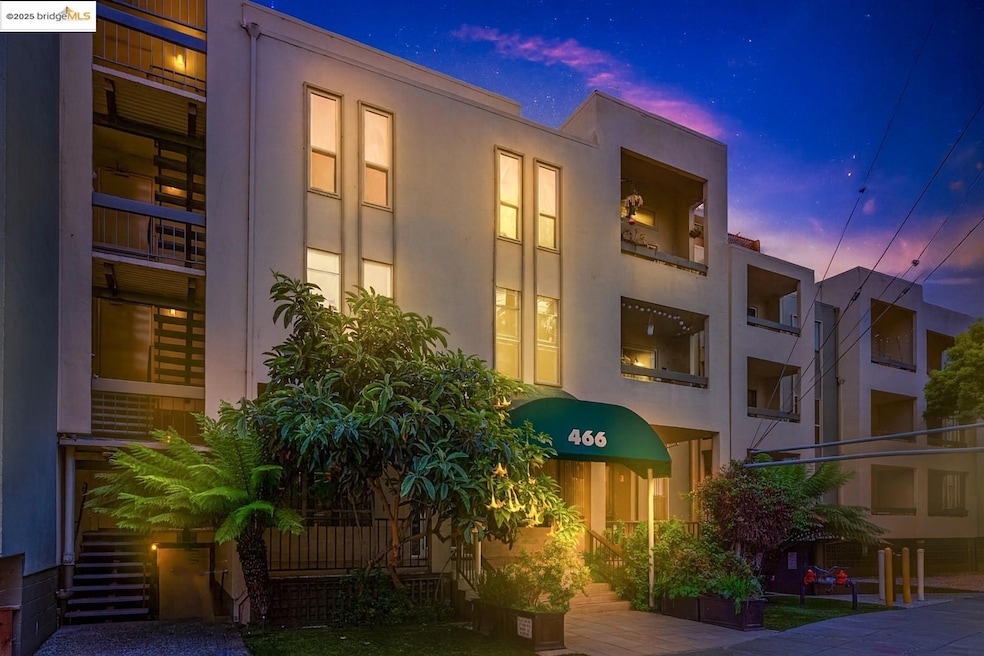 Crescent Court Manor unit 114, Oakland, CA 94610 - photo 1