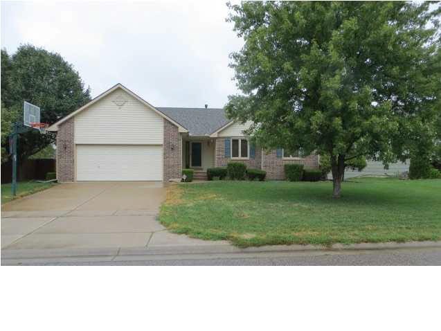 Beautiful home in Bradford South Subdivision. This