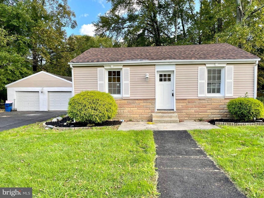 923 E Linden Ave, Lindenwold, NJ 08021 - photo 1