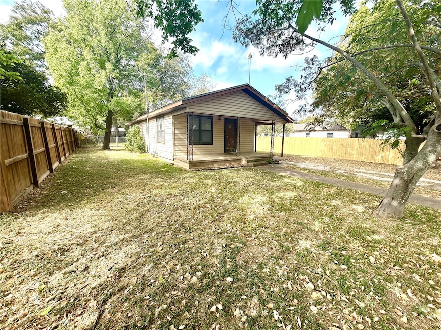 811 S Avenue H, Clifton, TX 76634 - photo 1