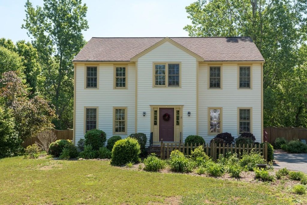15 Fieldcrest Dr, Bridgewater, MA 02324 - photo 1