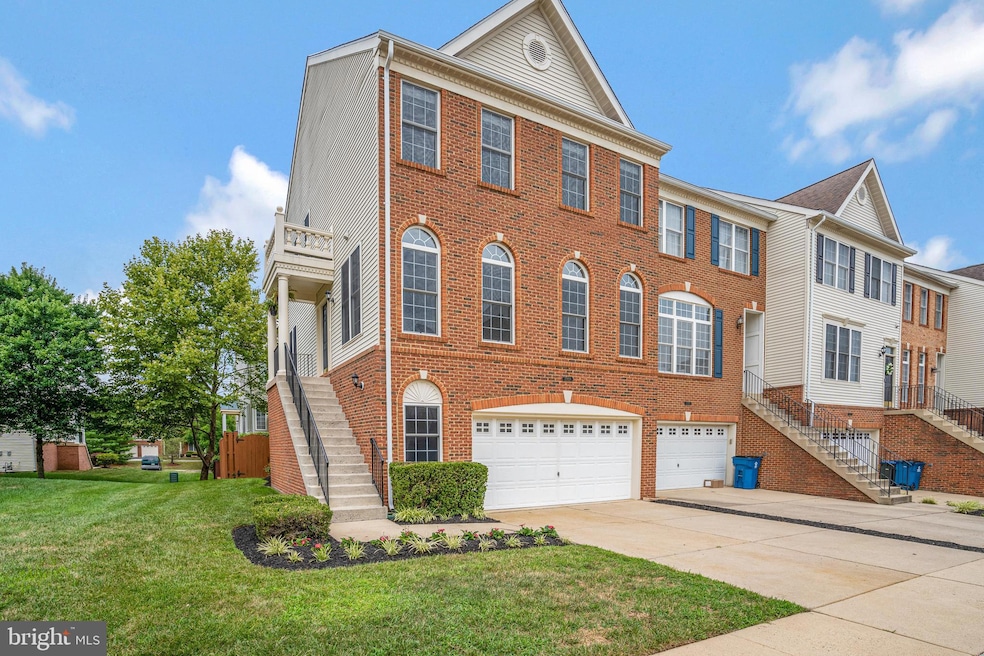 25826 Kirkwood Square, Chantilly, VA 20152 - photo 1