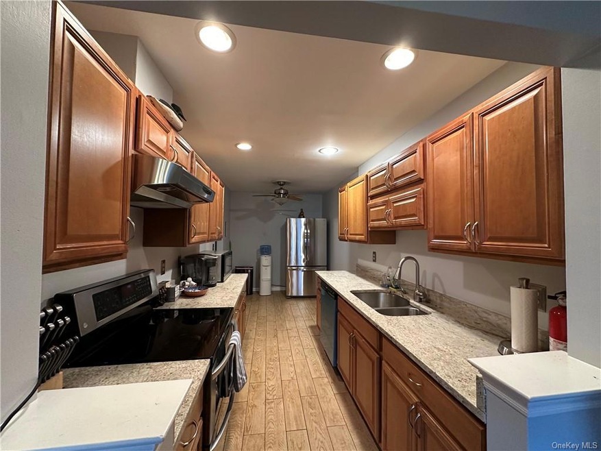 Scarsdale Woods unit 413, Scarsdale, NY 10583 - photo 1