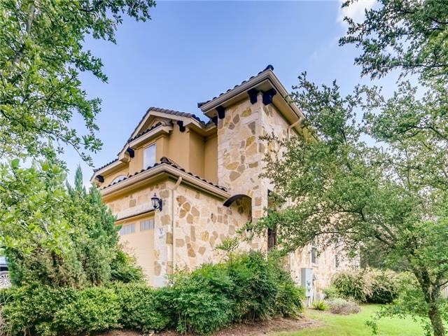 Beautiful condo located in Cardinal Hills.