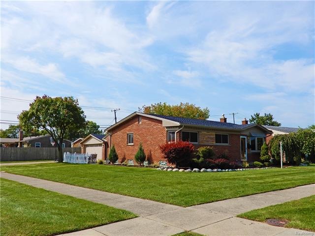 SUPER SHARP & COMPETLEY UPDATED 3 BEDROOM BRICK RA