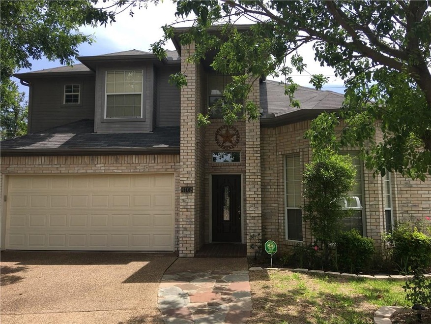 Great Curb Appeal!