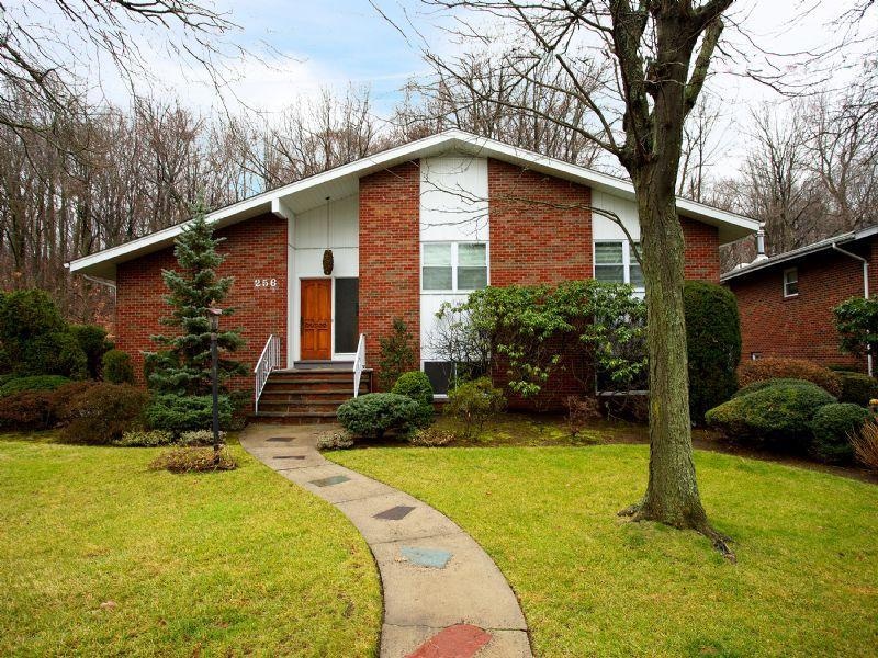 256 Castle Dr, Englewood Cliffs, NJ 07632 - photo 1